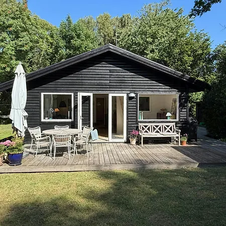 Сasa de vacaciones Summer House With Private Garden By The *