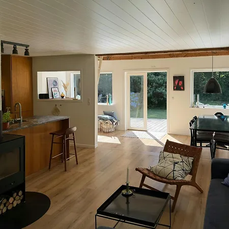 Сasa de vacaciones Summer House With Private Garden By The *