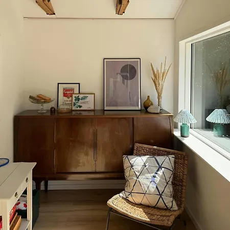 Summer House With Private Garden By The Сasa de vacaciones