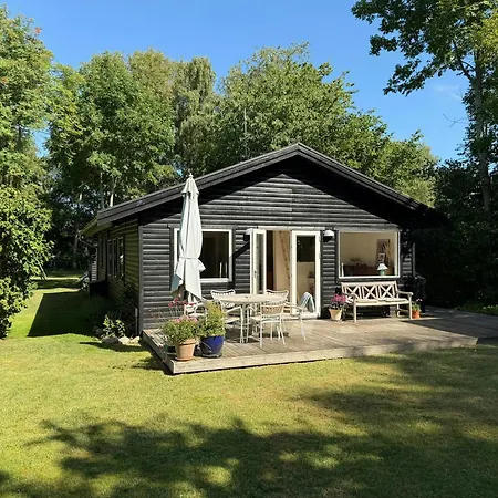 Summer House With Private Garden By The Сasa de vacaciones Græsted