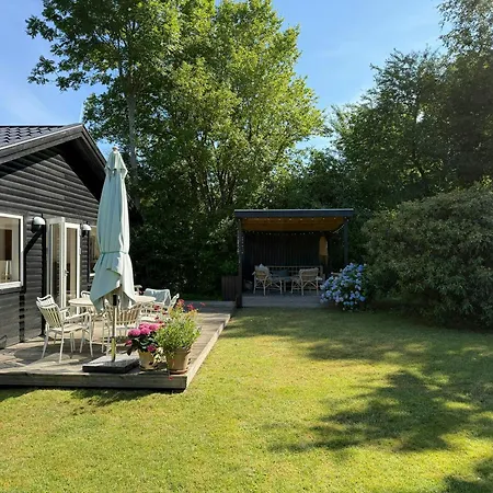 Сasa de vacaciones Summer House With Private Garden By The *